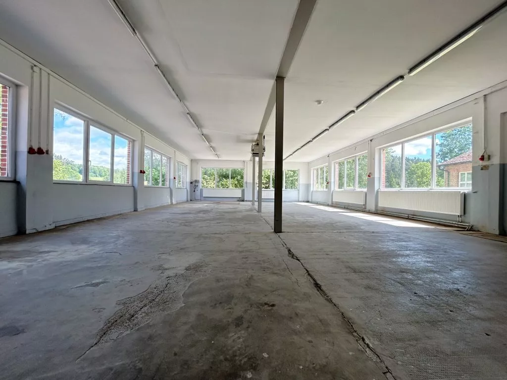 Immobilienangebot - Deißlingen-Lauffen - Alle - TOP-Gewerbehalle auf 752 m². Besonders hell.
3 Büros, Aufenthaltsraum, Toiletten. Stellplätze.