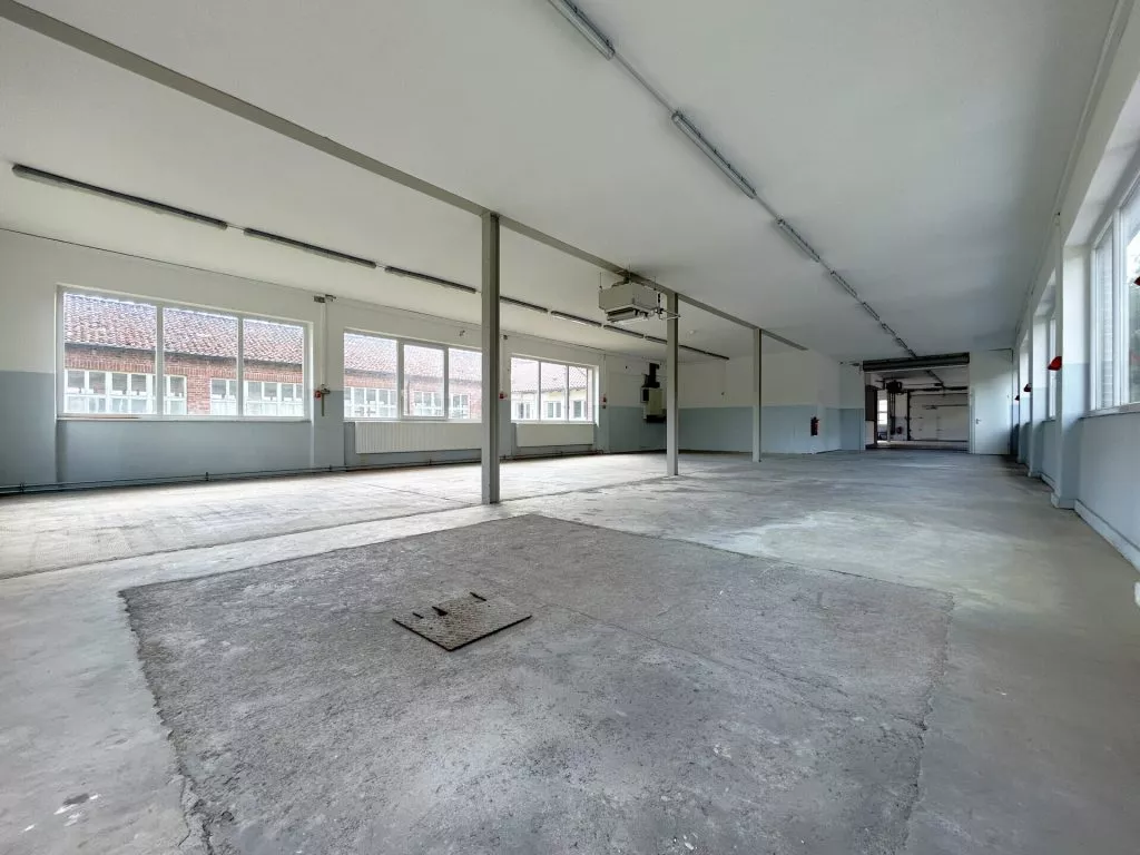 Immobilienangebot - Deißlingen-Lauffen - Alle - TOP-Gewerbehalle auf 752 m². Besonders hell.
3 Büros, Aufenthaltsraum, Toiletten. Stellplätze.