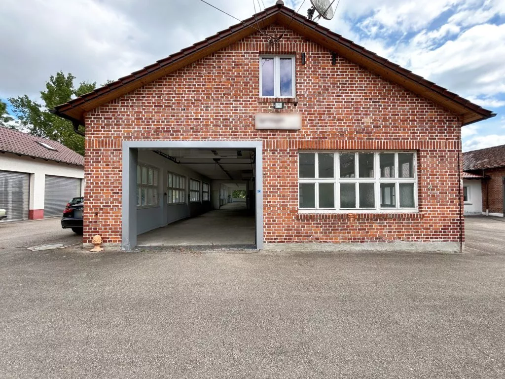 Immobilienangebot - Deißlingen-Lauffen - Alle - TOP-Gewerbehalle auf 752 m². Besonders hell.
3 Büros, Aufenthaltsraum, Toiletten. Stellplätze.