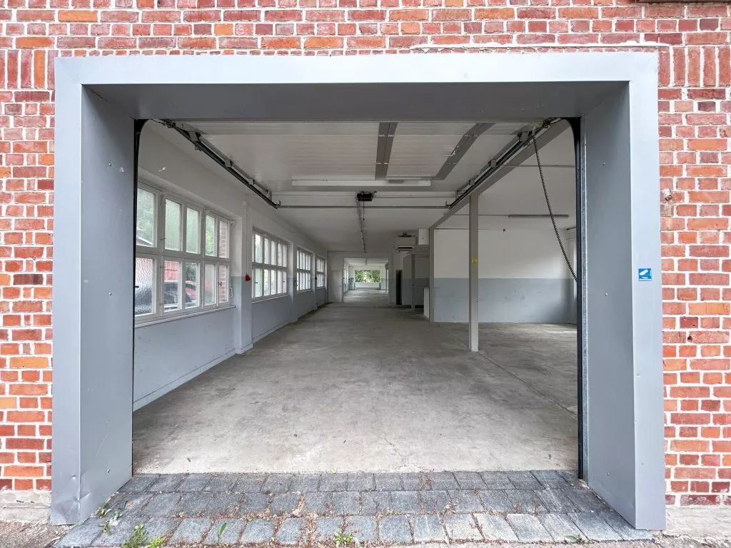 Immobilienangebot - Deißlingen-Lauffen - Alle - TOP-Gewerbehalle auf 752 m². Besonders hell.
3 Büros, Aufenthaltsraum, Toiletten. Stellplätze.