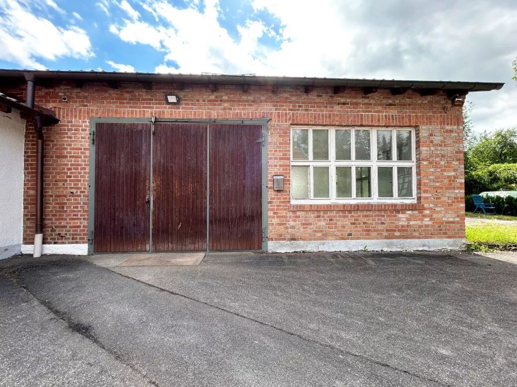 Immobilienangebot - Deißlingen-Lauffen - Alle - TOP-Gewerbehalle auf 752 m². Besonders hell.
3 Büros, Aufenthaltsraum, Toiletten. Stellplätze.