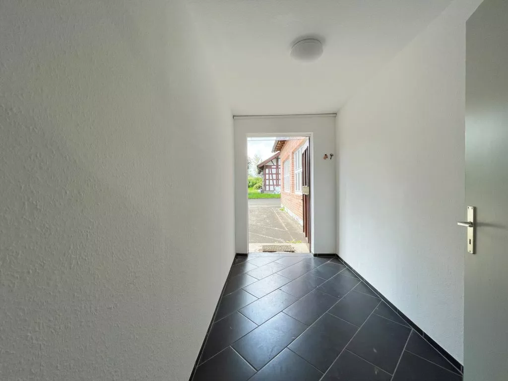 Immobilienangebot - Deißlingen-Lauffen - Alle - TOP-Gewerbehalle auf 752 m². Besonders hell.
3 Büros, Aufenthaltsraum, Toiletten. Stellplätze.