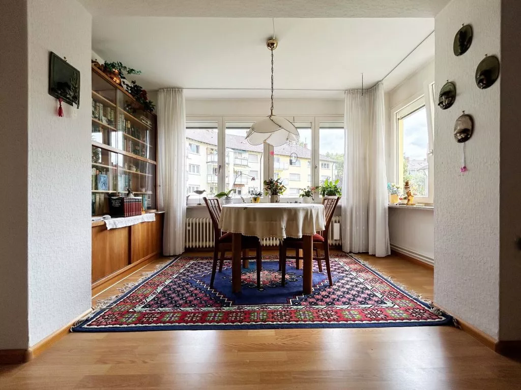 Raum für große Tafeln und kleine Rituale – das Herzstück gemeinsamer Zeit Immobilienangebot - Freiburg im Breisgau / Oberau - Alle - Zuhause - mehr als Ziegel. Schöne Wohnung
in FR-Oberau. 3 helle Zimmer auf 81 m². Zum
TOP-Preis !