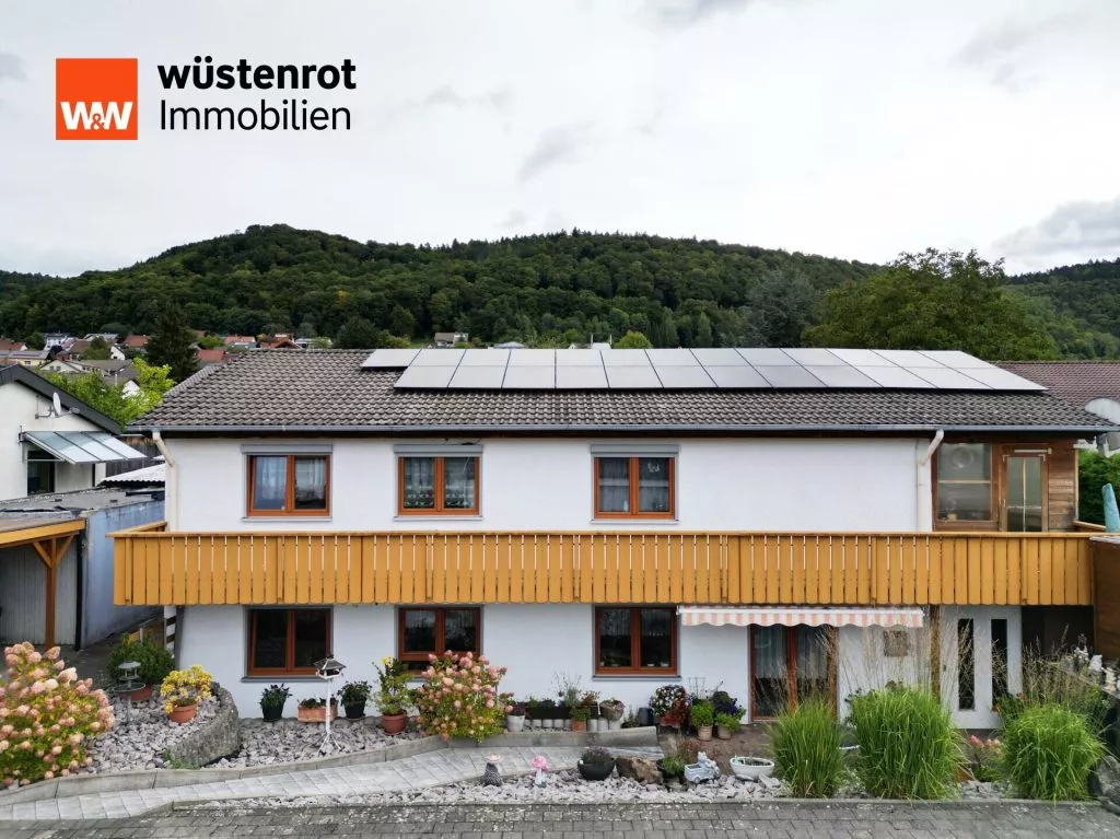 Immobilienangebot - Dürbheim - Alle - Tolles Familien-Zuhause plus Einliegerwohnung.
9 Zimmer auf 190 m². Garage und 8 (!) Stellplätze.