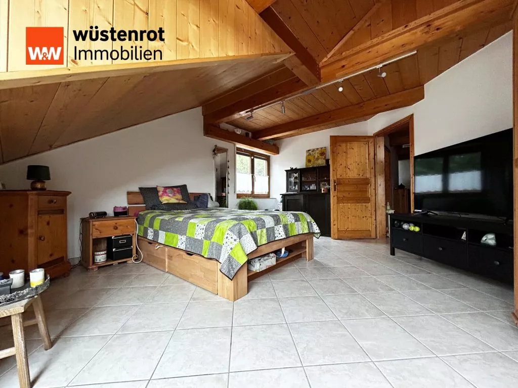 Immobilienangebot - Sankt Georgen im Schwarzwald - Alle - Ihr Zuhause zum Verlieben. 3 Zimmer auf 97 m²
über zwei Ebenen. TOP-gepflegt. WOW-Ausblick.
Garage.