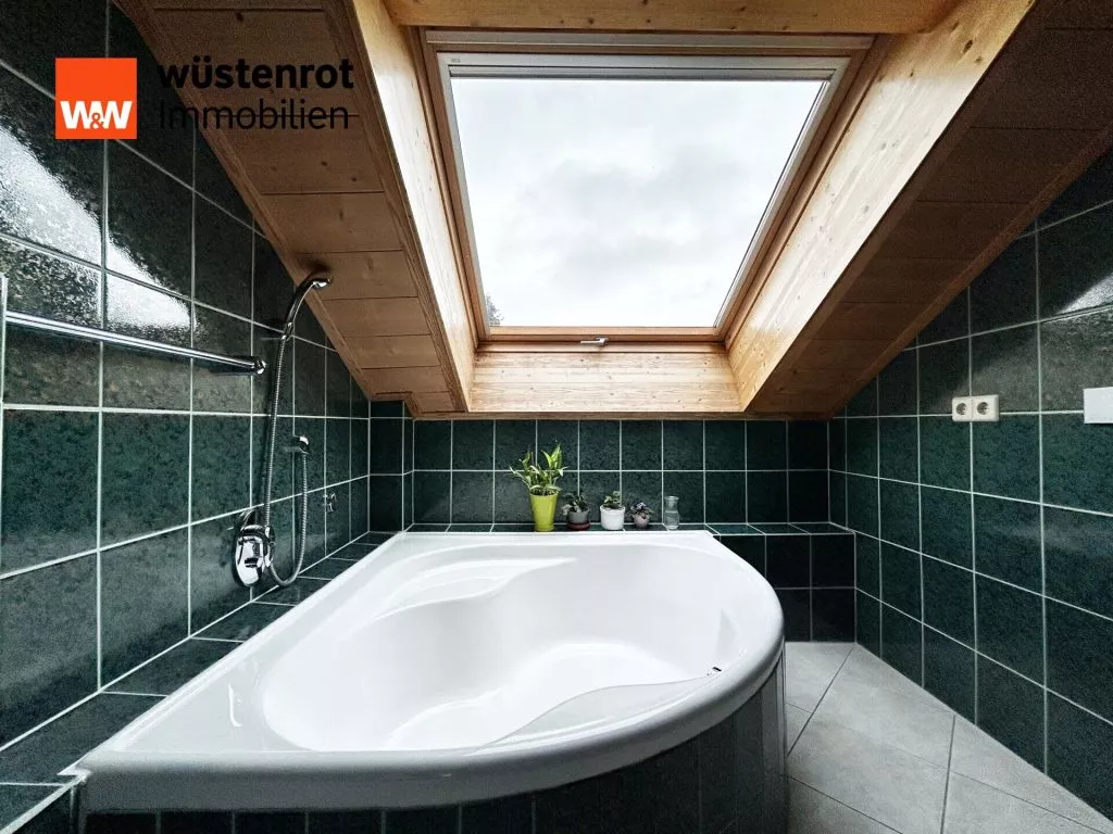 Immobilienangebot - Sankt Georgen im Schwarzwald - Alle - Ihr Zuhause zum Verlieben. 3 Zimmer auf 97 m²
über zwei Ebenen. TOP-gepflegt. WOW-Ausblick.
Garage.