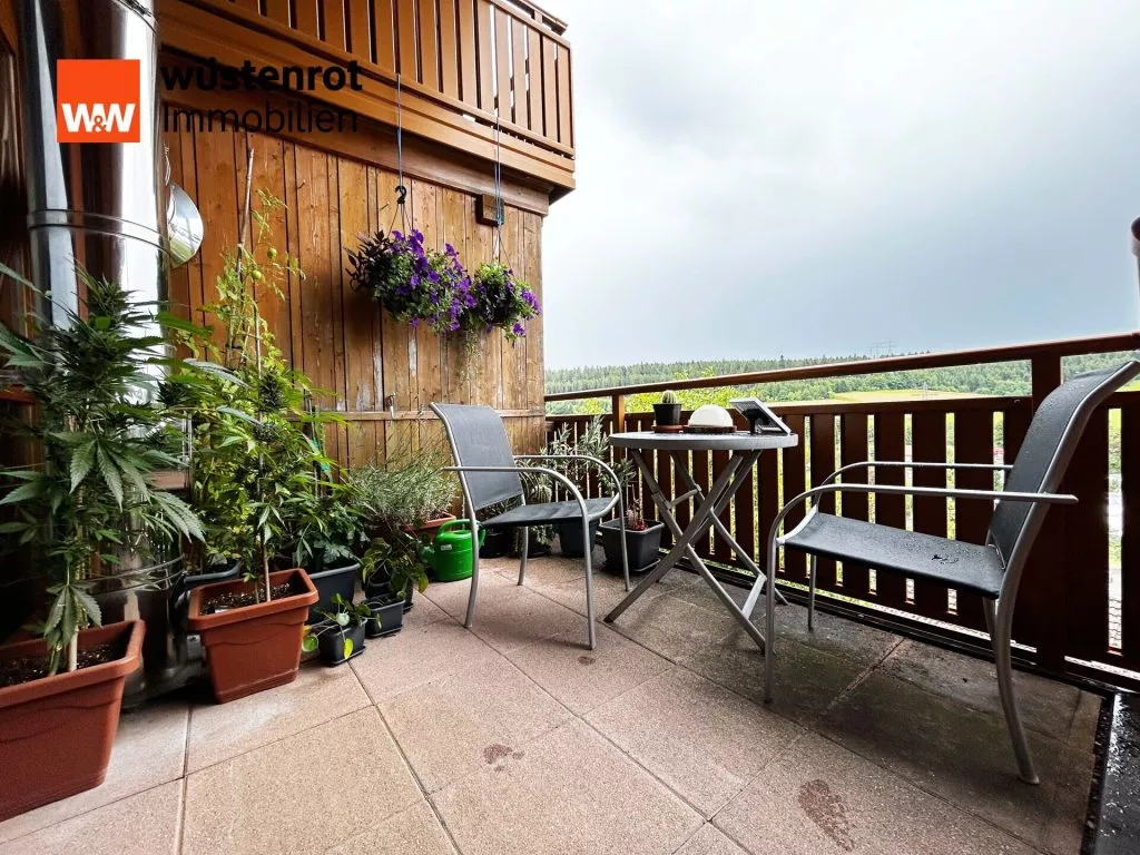 Immobilienangebot - Sankt Georgen im Schwarzwald - Alle - Ihr Zuhause zum Verlieben. 3 Zimmer auf 97 m²
über zwei Ebenen. TOP-gepflegt. WOW-Ausblick.
Garage.