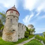 Turm der Burgruine Honberg in Tuttlingen