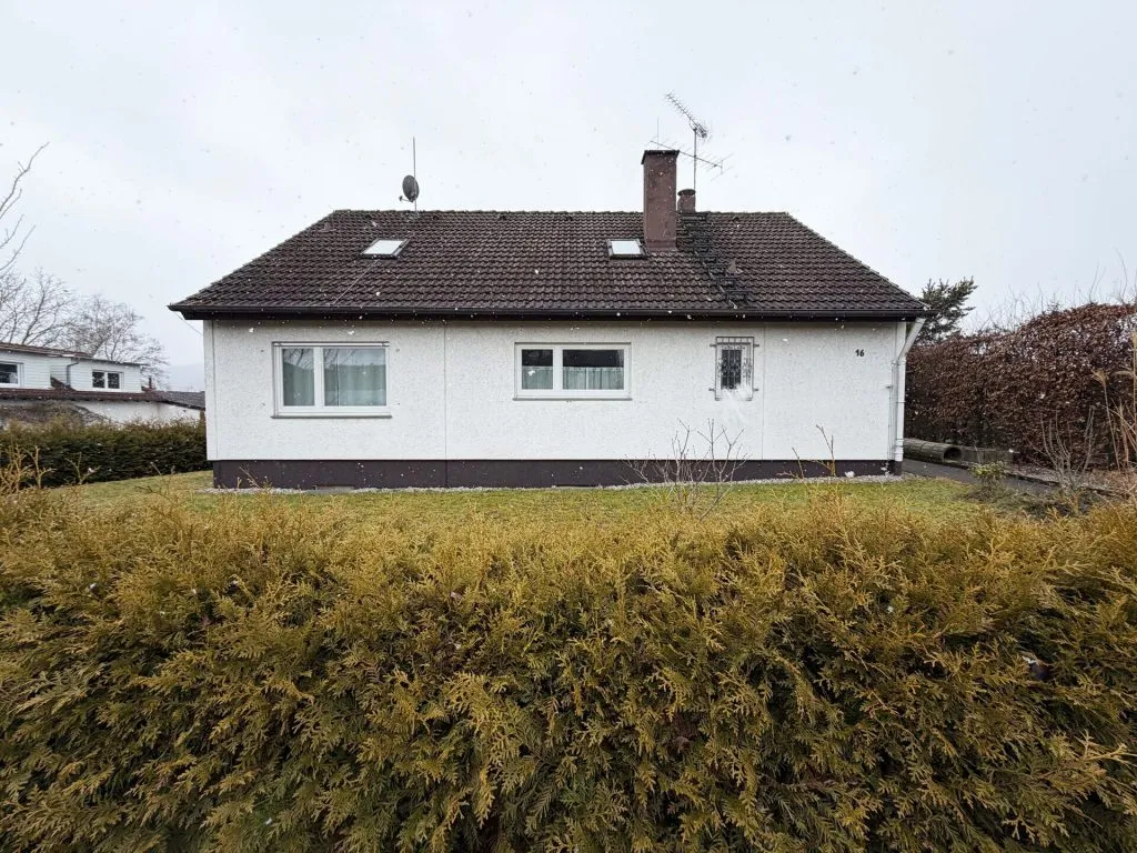 Immobilienangebot - Hilzingen - Alle - Sorry...leider reserviert. 7 helle Zimmer
auf 149 m². Mit Terrasse und schicker Einliegerwohnung.