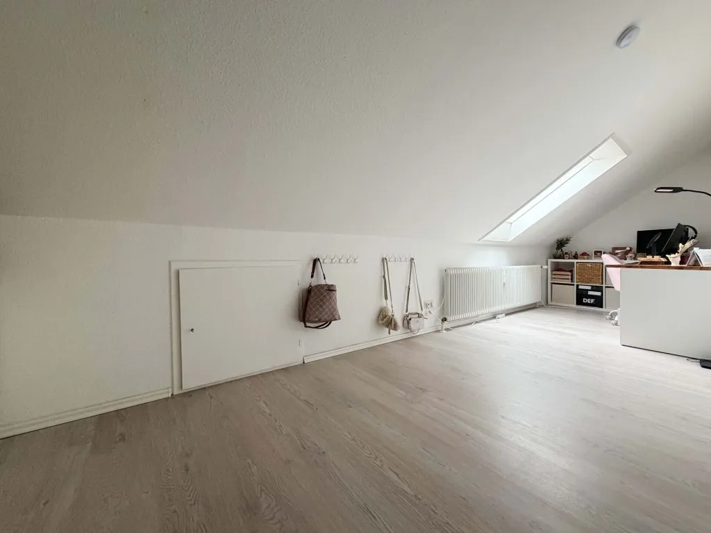 Immobilienangebot - Hilzingen - Alle - Sorry...leider reserviert. 7 helle Zimmer
auf 149 m². Mit Terrasse und schicker Einliegerwohnung.