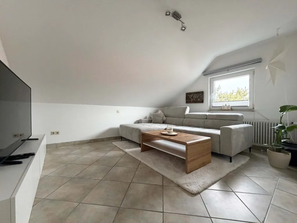 Immobilienangebot - Hilzingen - Alle - Sorry...leider reserviert. 7 helle Zimmer
auf 149 m². Mit Terrasse und schicker Einliegerwohnung.