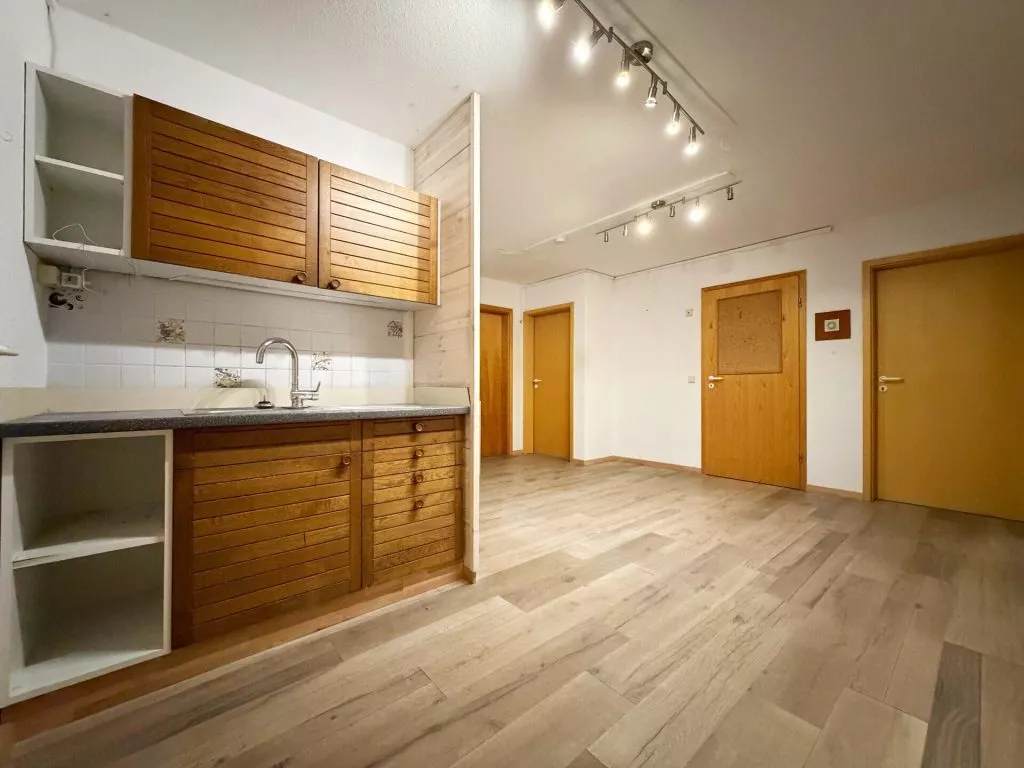 Immobilienangebot - Schonach im Schwarzwald - Alle - Zuhause fürs Herz. 6 helle Zimmer auf 186 m². Tolle Einliegerwohnung. Herrlicher Garten.
2 Garagen.
