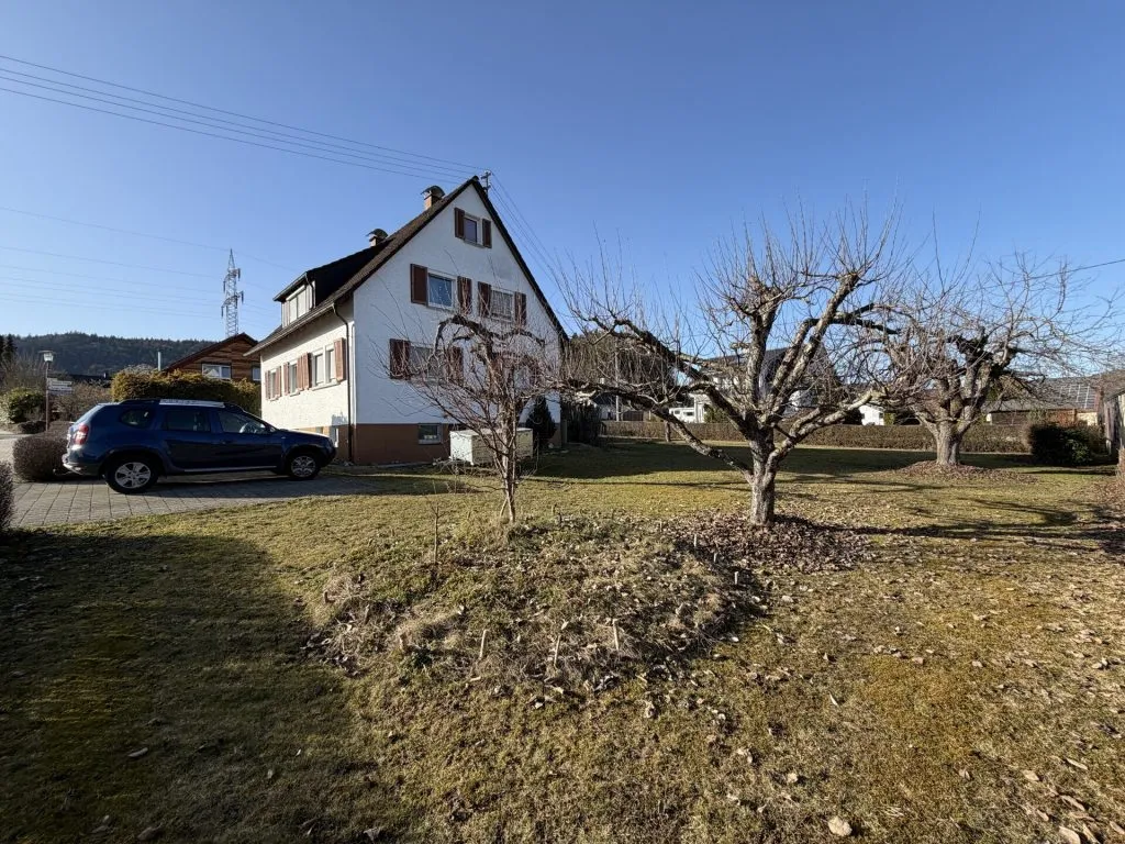 Immobilienangebot - Rietheim-Weilheim / Bulzingen - Alle - Familien-Zuhause. 7 Zimmer auf 136 m².
Toller Garten. Garage und 2 Stellplätze. 
Zum TOP-Preis !