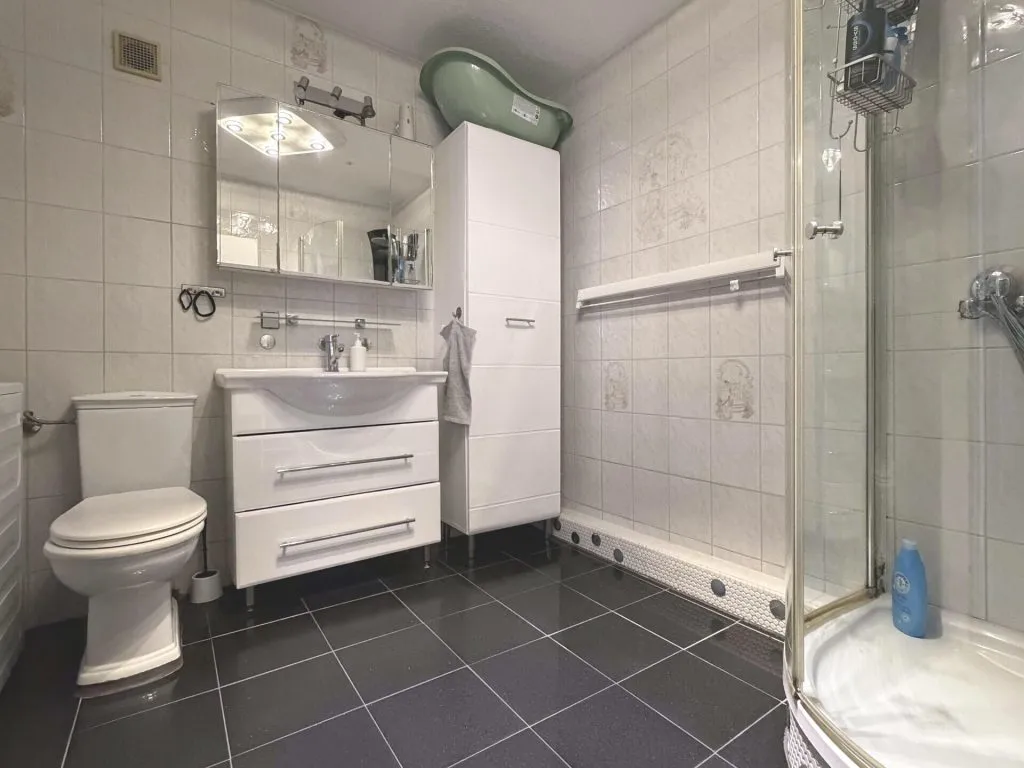 Immobilienangebot - Villingen-Schwenningen - Alle - Sorry...leider reserviert. 3 große Zimmer auf
88 m². Überdachter Mega-Balkon. Eigene
Tiefgarage.