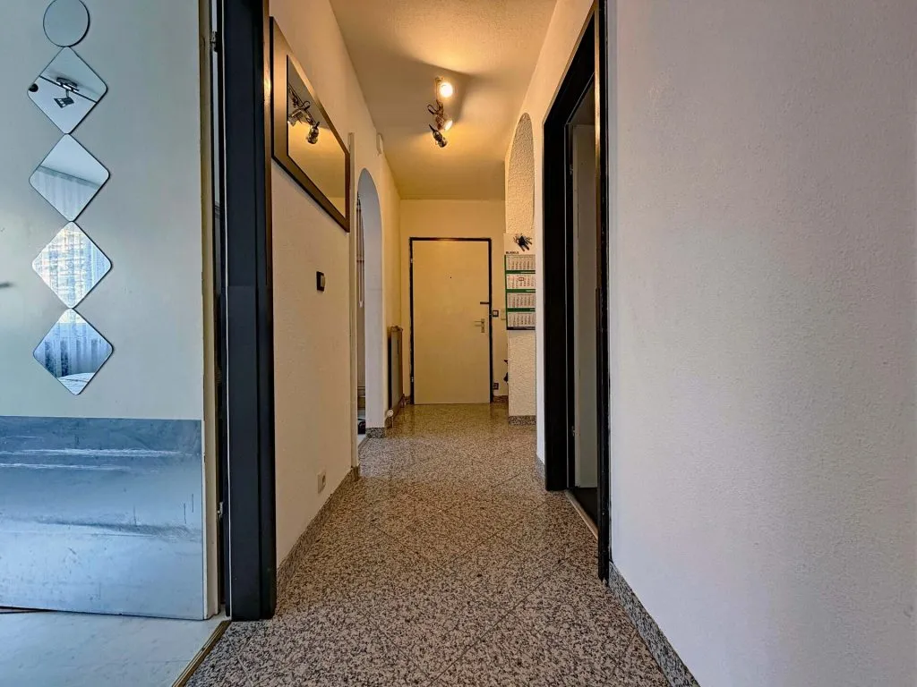 Immobilienangebot - Villingen-Schwenningen - Alle - Sorry...leider reserviert. 3 große Zimmer auf
88 m². Überdachter Mega-Balkon. Eigene
Tiefgarage.