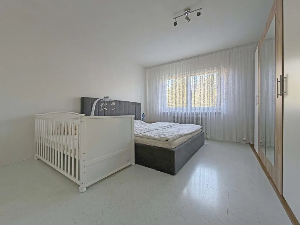 Immobilienangebot - Villingen-Schwenningen - Alle - Sorry...leider reserviert. 3 große Zimmer auf
88 m². Überdachter Mega-Balkon. Eigene
Tiefgarage.
