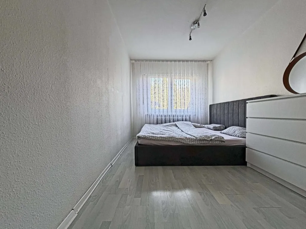 Immobilienangebot - Villingen-Schwenningen - Alle - Sorry...leider reserviert. 3 große Zimmer auf
88 m². Überdachter Mega-Balkon. Eigene
Tiefgarage.