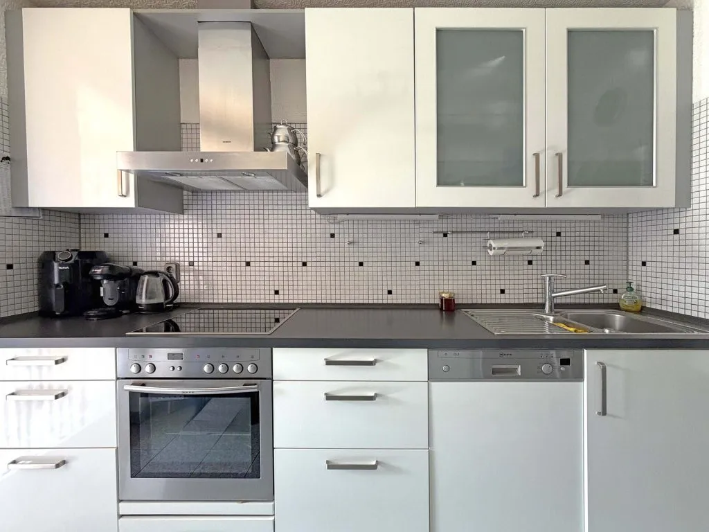 Immobilienangebot - Villingen-Schwenningen - Alle - Sorry...leider reserviert. 3 große Zimmer auf
88 m². Überdachter Mega-Balkon. Eigene
Tiefgarage.