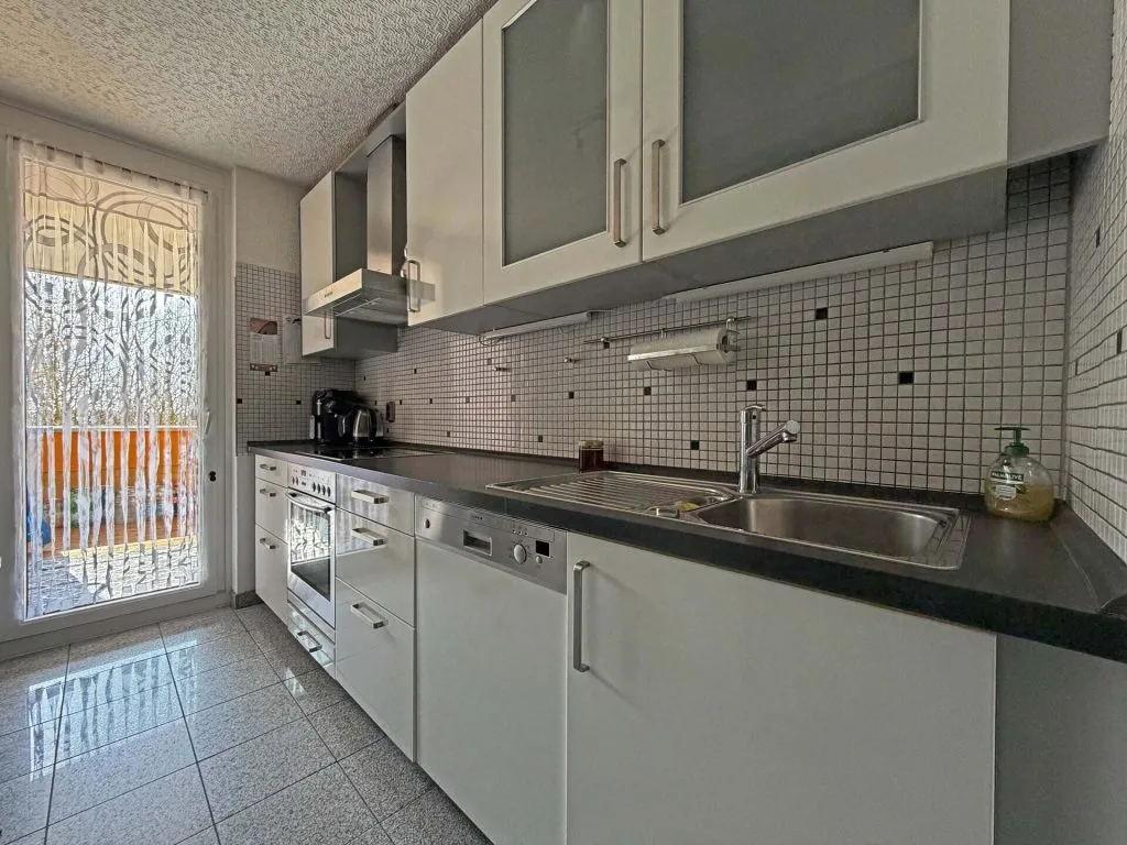 Immobilienangebot - Villingen-Schwenningen - Alle - Sorry...leider reserviert. 3 große Zimmer auf
88 m². Überdachter Mega-Balkon. Eigene
Tiefgarage.