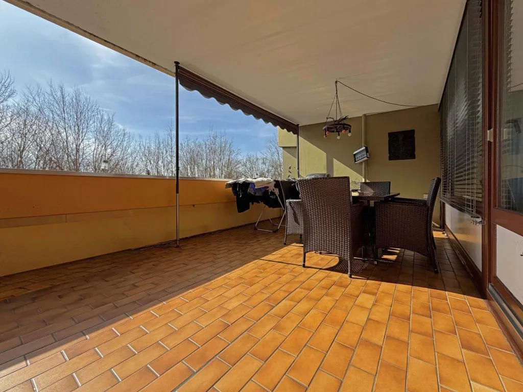 Immobilienangebot - Villingen-Schwenningen - Alle - Sorry...leider reserviert. 3 große Zimmer auf
88 m². Überdachter Mega-Balkon. Eigene
Tiefgarage.