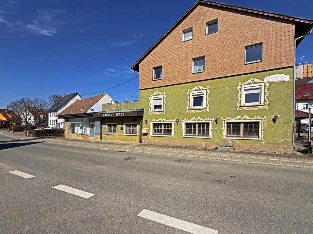 Immobilienangebot - Donaueschingen / Neudingen - Alle - Ehemaliges Gasthaus mit 11 Gästezimmern plus
separates Wohnhaus. Gute Mieteinnahmen. Zum
TOP-Preis.