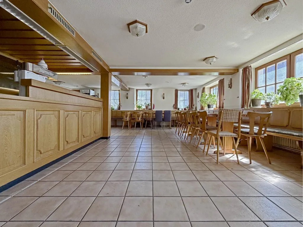 Immobilienangebot - Donaueschingen / Neudingen - Alle - Ehemaliges Gasthaus mit 11 Gästezimmern plus
separates Wohnhaus. Gute Mieteinnahmen. Zum
TOP-Preis.
