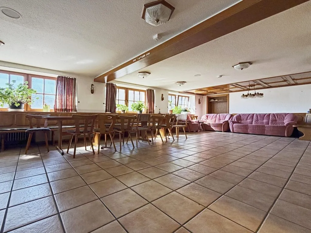 Immobilienangebot - Donaueschingen / Neudingen - Alle - Ehemaliges Gasthaus mit 11 Gästezimmern plus
separates Wohnhaus. Gute Mieteinnahmen. Zum
TOP-Preis.