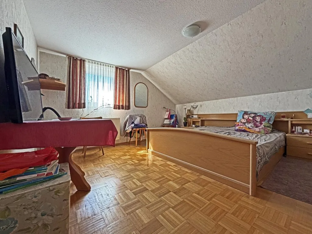 Immobilienangebot - Donaueschingen / Neudingen - Alle - Ehemaliges Gasthaus mit 11 Gästezimmern plus
separates Wohnhaus. Gute Mieteinnahmen. Zum
TOP-Preis.