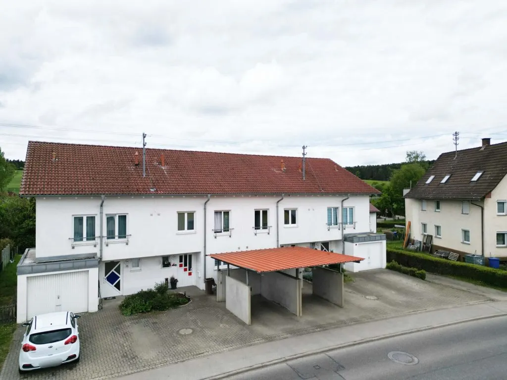 Immobilienangebot - Villingendorf - Alle - Herzensheimat für Familien. 5 moderne Zimmer
auf 132 m². TOP-Energiewerte. Eigener Garten &
Carport.