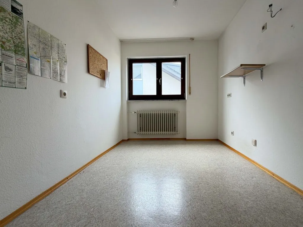Immobilienangebot - Stutensee / Staffort - Alle - Vier Wände - ein Volltreffer. Schönes Zuhause.
3 Wohnungen. 10 Zimmer auf 241 m². Garten
& Garagen.