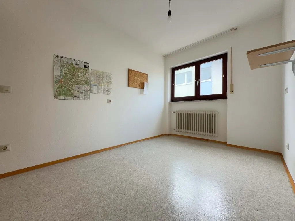 Immobilienangebot - Stutensee / Staffort - Alle - Vier Wände - ein Volltreffer. Schönes Zuhause.
3 Wohnungen. 10 Zimmer auf 241 m². Garten
& Garagen.