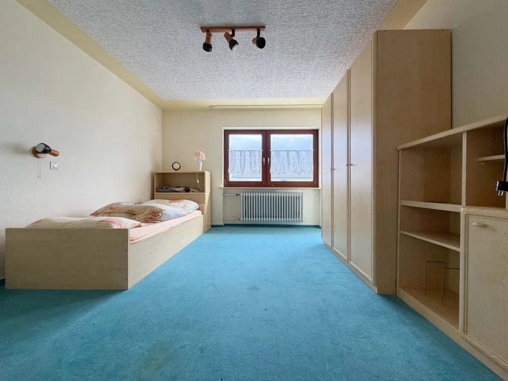 Immobilienangebot - Stutensee / Staffort - Alle - Vier Wände - ein Volltreffer. Schönes Zuhause.
3 Wohnungen. 10 Zimmer auf 241 m². Garten
& Garagen.