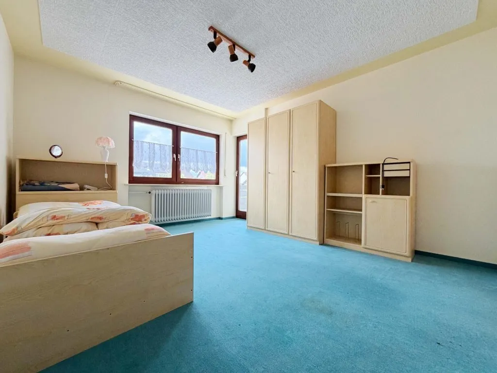 Immobilienangebot - Stutensee / Staffort - Alle - Vier Wände - ein Volltreffer. Schönes Zuhause.
3 Wohnungen. 10 Zimmer auf 241 m². Garten
& Garagen.