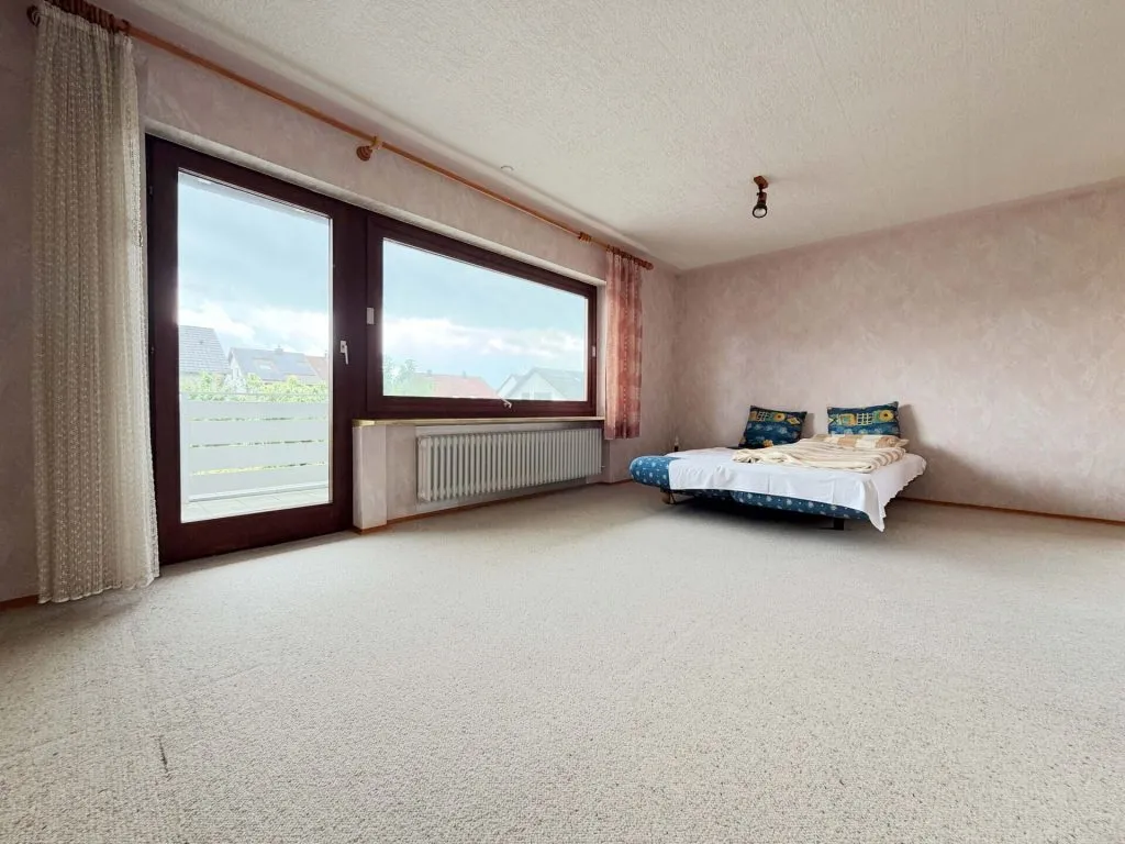 Immobilienangebot - Stutensee / Staffort - Alle - Vier Wände - ein Volltreffer. Schönes Zuhause.
3 Wohnungen. 10 Zimmer auf 241 m². Garten
& Garagen.