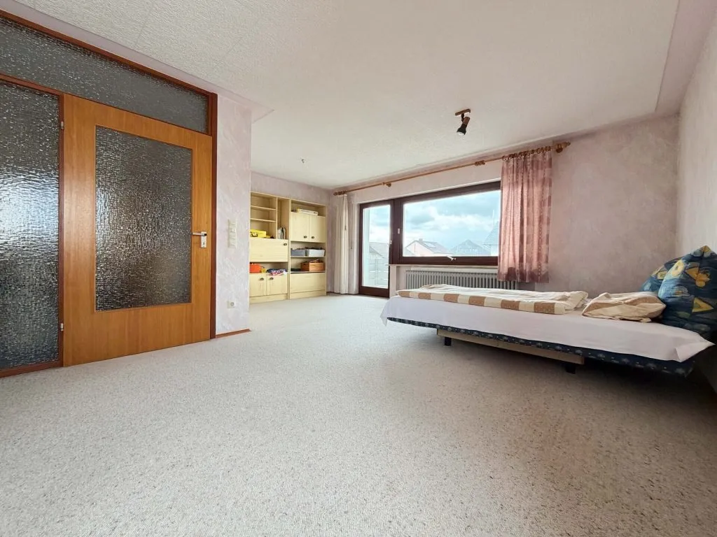 Immobilienangebot - Stutensee / Staffort - Alle - Vier Wände - ein Volltreffer. Schönes Zuhause.
3 Wohnungen. 10 Zimmer auf 241 m². Garten
& Garagen.