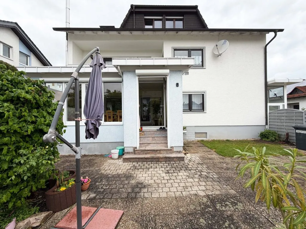 Immobilienangebot - Stutensee / Staffort - Alle - Vier Wände - ein Volltreffer. Schönes Zuhause.
3 Wohnungen. 10 Zimmer auf 241 m². Garten
& Garagen.