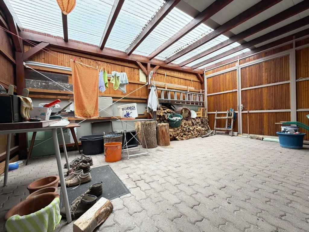 Immobilienangebot - Stutensee / Staffort - Alle - Vier Wände - ein Volltreffer. Schönes Zuhause.
3 Wohnungen. 10 Zimmer auf 241 m². Garten
& Garagen.