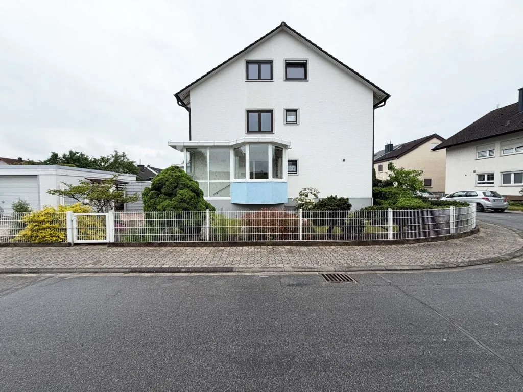 Immobilienangebot - Stutensee / Staffort - Alle - Vier Wände - ein Volltreffer. Schönes Zuhause.
3 Wohnungen. 10 Zimmer auf 241 m². Garten
& Garagen.