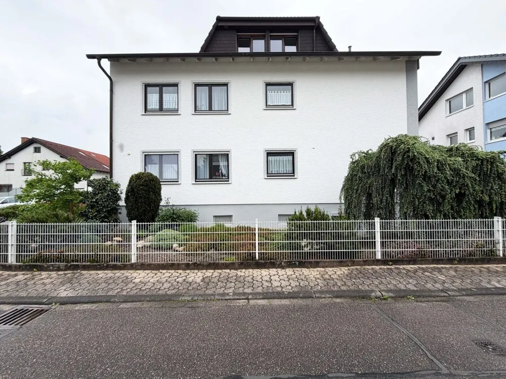 Immobilienangebot - Stutensee / Staffort - Alle - Vier Wände - ein Volltreffer. Schönes Zuhause.
3 Wohnungen. 10 Zimmer auf 241 m². Garten
& Garagen.