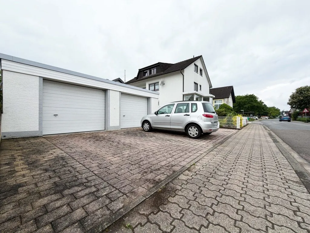 Immobilienangebot - Stutensee / Staffort - Alle - Vier Wände - ein Volltreffer. Schönes Zuhause.
3 Wohnungen. 10 Zimmer auf 241 m². Garten
& Garagen.