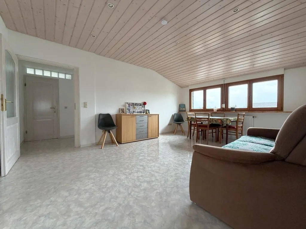 Immobilienangebot - Stutensee / Staffort - Alle - Vier Wände - ein Volltreffer. Schönes Zuhause.
3 Wohnungen. 10 Zimmer auf 241 m². Garten
& Garagen.