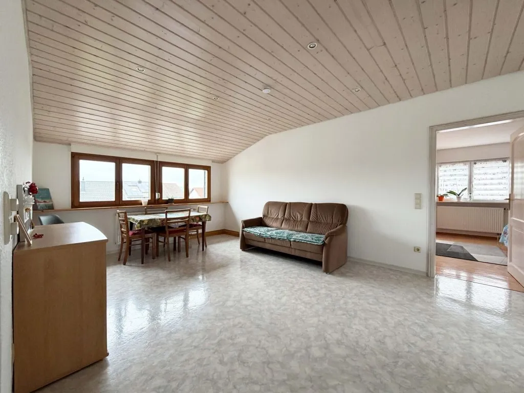 Immobilienangebot - Stutensee / Staffort - Alle - Vier Wände - ein Volltreffer. Schönes Zuhause.
3 Wohnungen. 10 Zimmer auf 241 m². Garten
& Garagen.