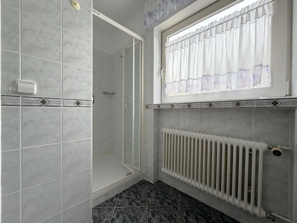 Immobilienangebot - Stutensee / Staffort - Alle - Vier Wände - ein Volltreffer. Schönes Zuhause.
3 Wohnungen. 10 Zimmer auf 241 m². Garten
& Garagen.