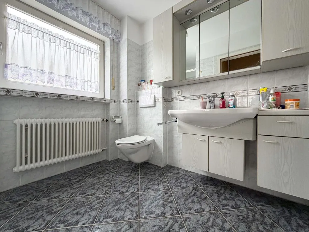 Immobilienangebot - Stutensee / Staffort - Alle - Vier Wände - ein Volltreffer. Schönes Zuhause.
3 Wohnungen. 10 Zimmer auf 241 m². Garten
& Garagen.
