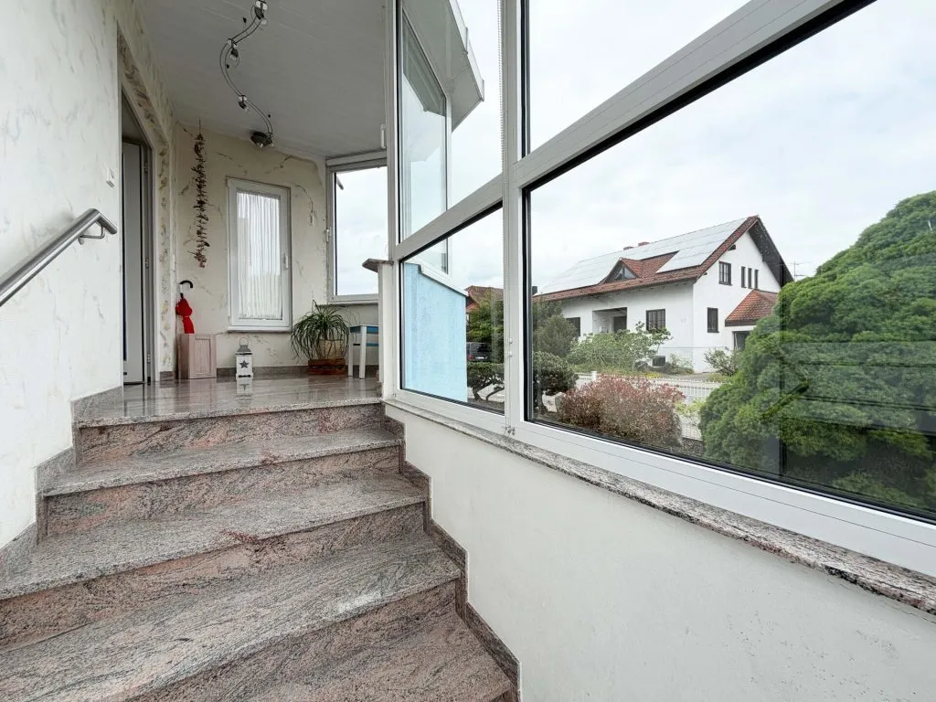 Immobilienangebot - Stutensee / Staffort - Alle - Vier Wände - ein Volltreffer. Schönes Zuhause.
3 Wohnungen. 10 Zimmer auf 241 m². Garten
& Garagen.