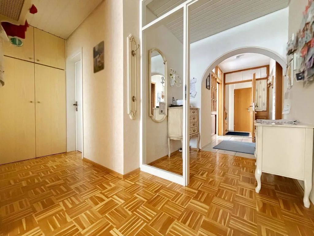 Immobilienangebot - Stutensee / Staffort - Alle - Vier Wände - ein Volltreffer. Schönes Zuhause.
3 Wohnungen. 10 Zimmer auf 241 m². Garten
& Garagen.