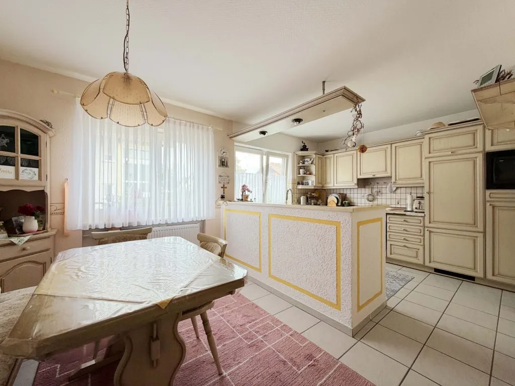 Immobilienangebot - Stutensee / Staffort - Alle - Vier Wände - ein Volltreffer. Schönes Zuhause.
3 Wohnungen. 10 Zimmer auf 241 m². Garten
& Garagen.