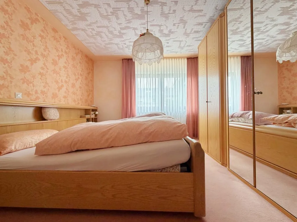 Immobilienangebot - Stutensee / Staffort - Alle - Vier Wände - ein Volltreffer. Schönes Zuhause.
3 Wohnungen. 10 Zimmer auf 241 m². Garten
& Garagen.