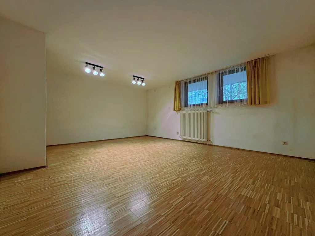 Immobilienangebot - Seitingen-Oberflacht - Alle - Besonderes Haus für besondere Ideen.
10 Zimmer auf 240 m². Mit Garten und
großen Garagen. TOP-Preis.