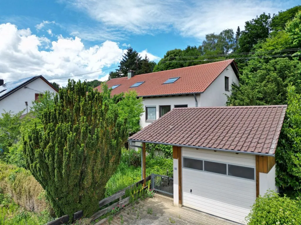 Immobilienangebot - Seitingen-Oberflacht - Alle - Besonderes Haus für besondere Ideen.
10 Zimmer auf 240 m². Mit Garten und
großen Garagen. TOP-Preis.
